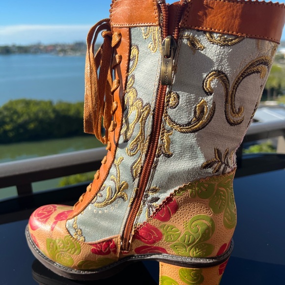 Gorgeous L’Artiste boots, worn once, size 38 = 8. Perfect condition. - Picture 4 of 16